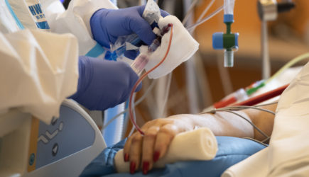 Зафиксирована первая в мире смерть от повторного заражения коронавирусом