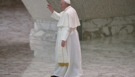 Католики взбунтовались против заявления папы о мужеложцах: Церковь чему учит?