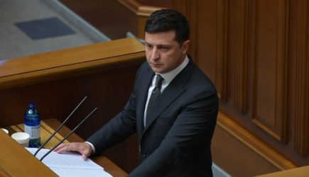 Зеленского раскритиковали за слова о сдаче Крыма без боя