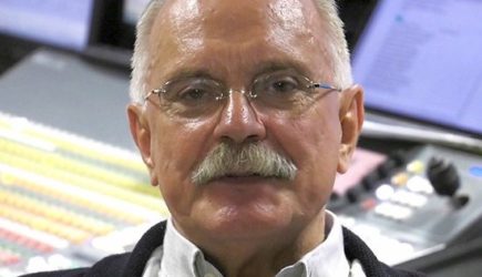 «На хрена вы меня тронули?»: Михалков жестко ответил Познеру