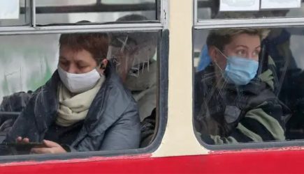 Мэр разрешил выкидывать из транспорта пассажиров без масок