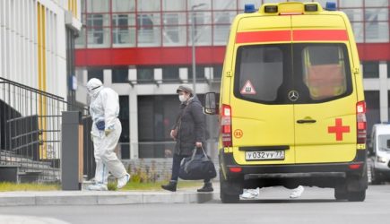 &#171;Дедушка крепкий, никак не сдохнет&#187;: Труженика тыла с пневмонией вывезли умирать к дверям больницы