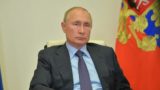Путину передали записку на совещании: стало известно содержание послания