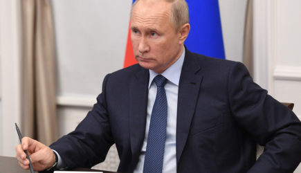 Путин предрек нефти забвение