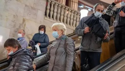 &laquo;Удар хуже локдауна&raquo;: Петербург вышел на бунт под угрозой &laquo;смерти&raquo;. Указ Беглова игнорируется