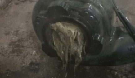 Россиянин смыл в унитаз целый ковер и затопил улицу