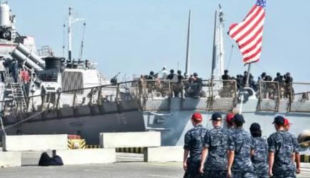 России надо &laquo;показать зубы&raquo;: покончить с кораблями США на Черном море