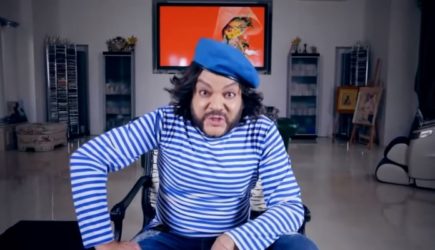 Певец Филипп Киркоров публично высмеял Аллу Пугачеву в эфире шоу &laquo;Маска&raquo; на НТВ