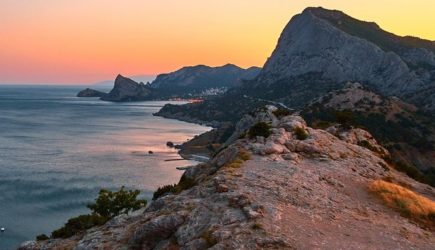 Писатель объяснил, что будет с Крымом и Донбассом после Путина