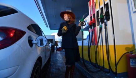 Цены на бензин в России побили исторический рекорд: названа причина