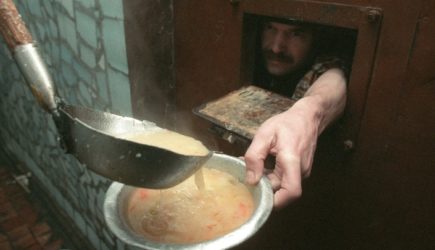 &#171;Менеджер Сбера&#187; устал и выдал себя с головой: &#171;Звоню со шконки&#8230;&#187;