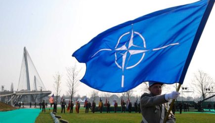 НАТО наращивает свои силы у границ России — Шойгу