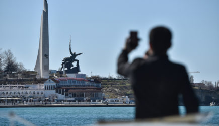 «Крым наш, но не совсем»: Кто сдаёт полуостров изнутри? «Предателю» задали прямой вопрос