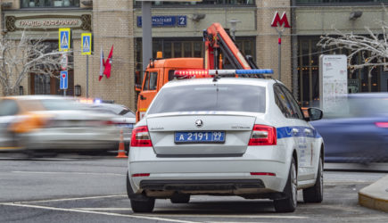 В Москве больше десятка националистов попытались штурмом взять следователей — источник