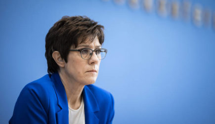 Возмущённой министру обороны Германии дали совет: «В принципе не вспоминать» о русской армии