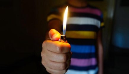 За продажу детям зажигалок и баллончиков будут наказывать