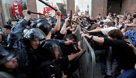 Кровавый Первомай: обнищавшие народные массы сражаются