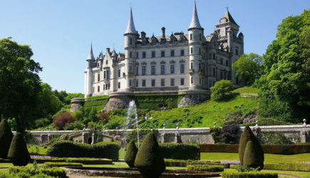 Лишенный семейных денег граф распродал хлам с чердака и разбогател