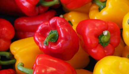 По два в лунку: небольшая хитрость позволит в разы улучшить урожай перца