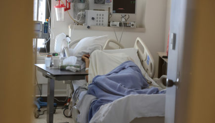 Раскрыт многократно увеличивающий риск смерти от коронавируса симптом