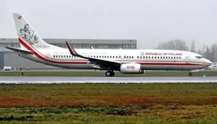 СМИ: самолет ВВС Польши подал сигнал о захвате