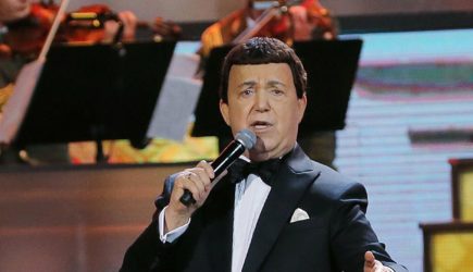 Не Кобзон: кого на самом деле похоронили вместо певца на главном кладбище страны.