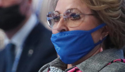 Матвиенко сделала прививку от COVID-19 назальной вакциной
