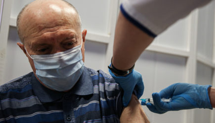 Сторонников обязательной вакцинации заставили услышать другую правду