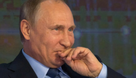 Путин подшутил над главой Минцифры