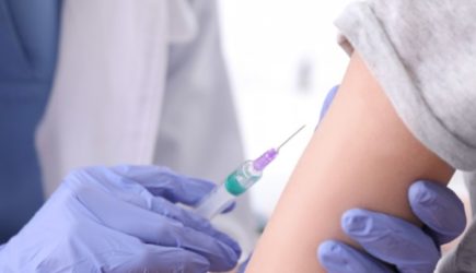 СМИ &#8212; Гражданам с этим статусом повально отказывают в вакцинации?