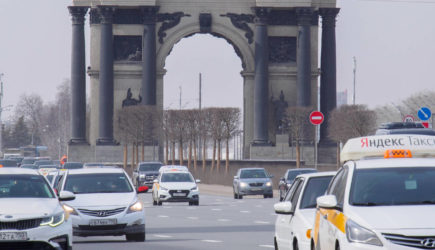 Таксист попросил россиянку сделать ему «приятное» за поездку и попал на видео