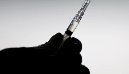 Американский кардиохирург рассказал о незначительных последствиях вакцинации