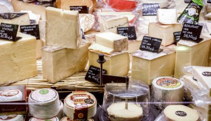 Власти отказались вернуть итальянский пармезан в Россию