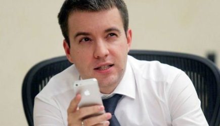 &laquo;Нет сомнений в репутации&raquo;: как бывший министр закрыл глаза на финансовую пирамиду