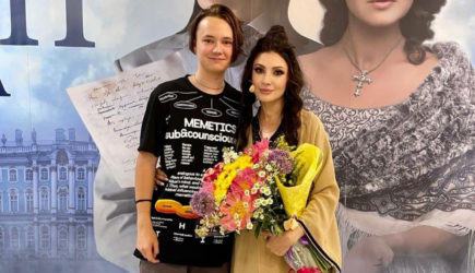 Лифчик забыла: Макеева снова попыталась соблазнить пасынка