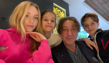 &laquo;Склоняться не будет&raquo;: Лепс обрек дочерей на бумажную волокиту