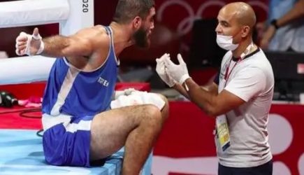 Боксёр из Франции устроил демарш на Олимпиаде после решения судьи