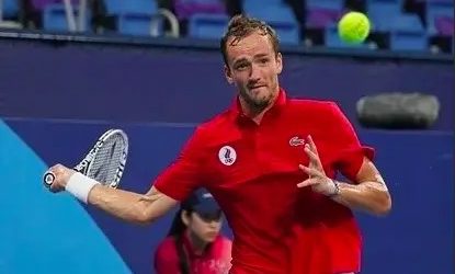 Российский теннисист Медведев вылетел с Олимпиады