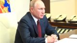 Таинственная записка: В совещание Путина с главой МЧС вмешался помощник