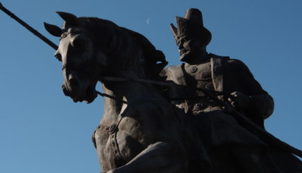 «Вы сюда пришли отдохнуть или докопаться?»: Три девушки дали отпор «ценителю» казахского языка