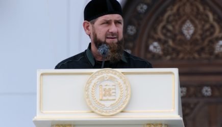 Кадыров призвал &laquo;убивая и сажая&raquo; наказывать за оскорбление чести в сети