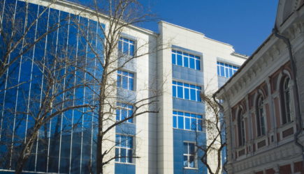 Люстра «ожила»: Жители Иркутской области показали кадры землетрясения