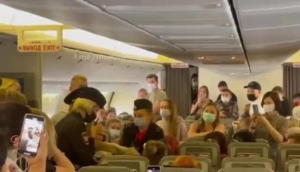 Снятая с рейса Москва &mdash; Анталья дебоширка раскрыла подробности конфликта