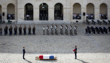 С Бельмондо простились во Франции по-президентски