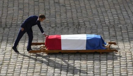 Макрон трогательно простился с&nbsp;Бельмондо