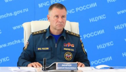 Шойгу почтил память погибшего главы МЧС Зиничева