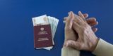Подарок пенсионерам к Новому году: до 15 тысяч рублей на карту