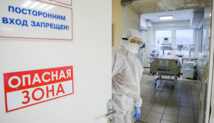 Проведем экскурсии по &laquo;красным зонам&raquo;: врачи обратились к антиваксерам