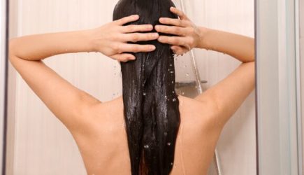 Терапевт рассказал, почему опасно слишком часто принимать душ