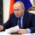 Путин ударил кулаком по столу во время обсуждения катастрофы в &laquo;Листвяжной&raquo;